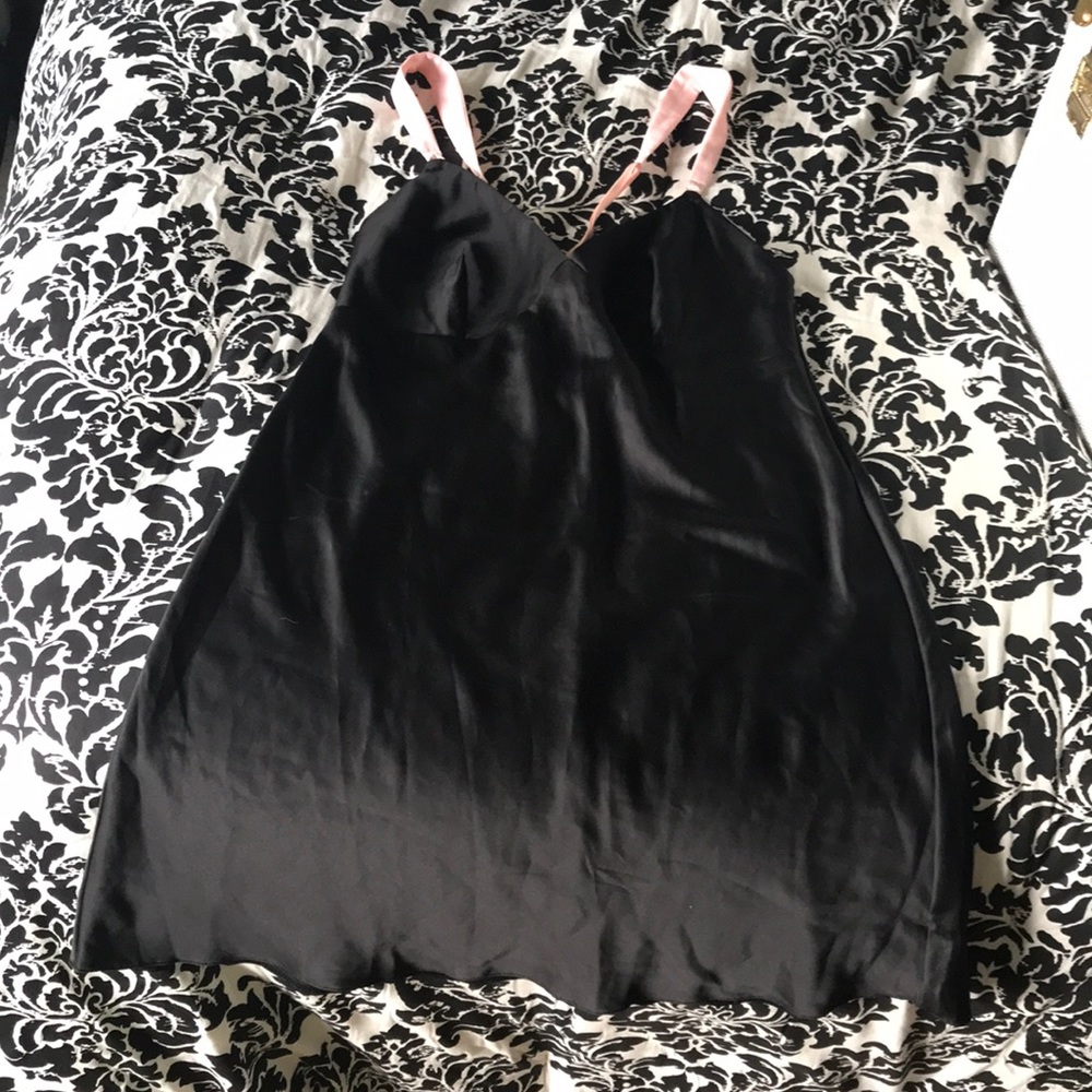 A black VS slip